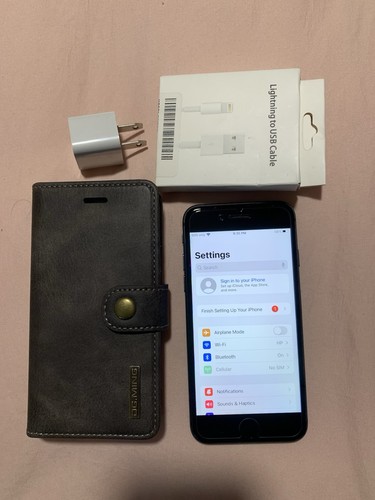 Apple iPhone 8 - 64 GB - Space Gray (Unlocked) World Phone