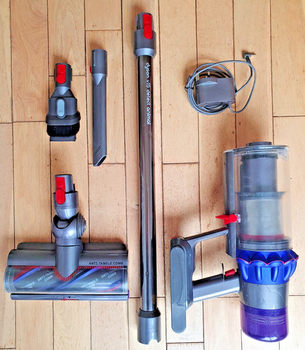 Dyson V15 Detect Animal Vacuum Cleaner Set. Clean & Serviced