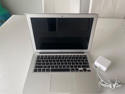 Apple MacBook Air 13.3'' (128GB SSD, Intel Core i5 5th Gen., 1.8GHz, 8GB RAM) La