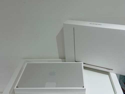 Apple MacBook Air 2022 13" M2 8-Core 8-Core GPU SSD 1TB Ram 16GB Valid AppleCare