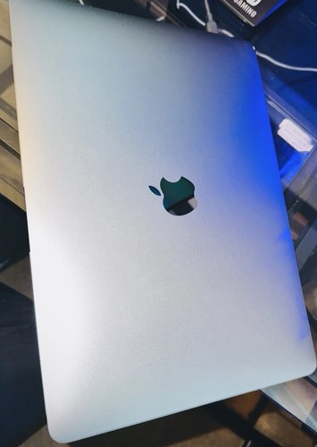 Apple MacBook Air 2020 (M1, 8GB RAM, 512GB SSD) - Space Gray - DAMAGED SCREEN