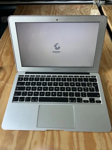 MacBook Air 11 inch Late 2010 A1370 - 2GB RAM - 500GB SSD