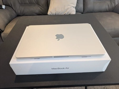 Apple MacBook Air M4 13 Inch 256GB / 16GB Ram - **Mint Condition**