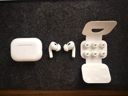 Apple AirPods Pro with wireless charging case and ear tips - White