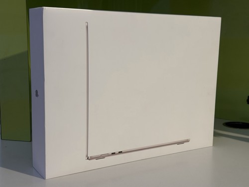 Apple MacBook Air M3 15" 2024 8GB 512GB Starlight - *Sealed*