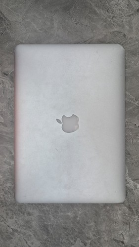 MacBook Air 13-inch A1466, Intel Core i5-4250U 4GB RAM, 120GB SSD SD slot 2x USB