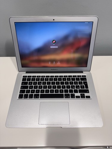Apple Macbook Air A1466 13.3”| 4GB RAM | 250GB SSD Intel Core i5 Great Condition