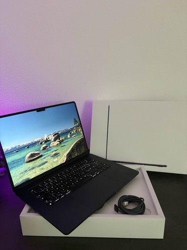 Apple MacBook Air 15 inch M3 Chip 16GB 256GB SSD Midnight Excellent Condition Original Box