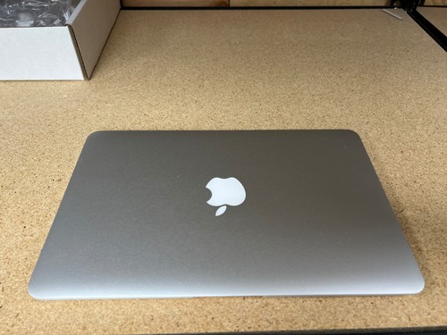 Apple MacBook Air A1465 11.6" (128GB HDD, Intel Core i5, 1.6GHz, 4GB RAM) Laptop
