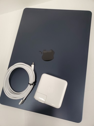 Apple MacBook Air 13in 2024 A3113 M3 Midnight - 1TB SSD 16GB RAM - EXCELLENT
