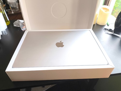 Macbook Air 2024 M3 15" 512GB SSD