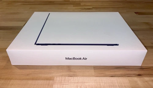 Apple MacBook Air 15" M4 chip 16GB RAM 512GB SSD Midnight MW1M3LL/A 2025 Model