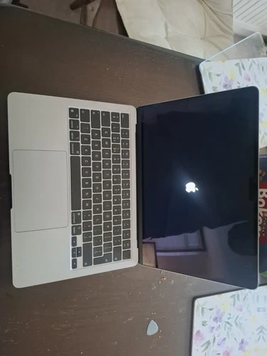 Apple MacBook Air 13 inch M3 8GB 256GB - 100% Battery! BOX & CHARGER BUNDLE