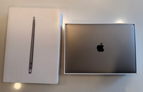 2020 Apple MacBook Air M1 13in 8GB 256GB Space Gray Excellent Original Box