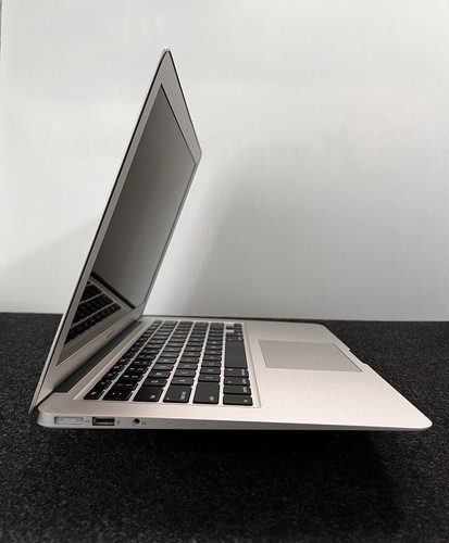 Apple MacBook Air 13.3" 2017 Core i5 1.8ghz 8GB ram 128GB SSD OS Monterey A1466