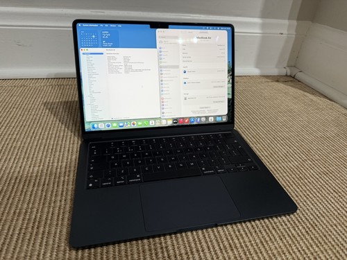 Macbook Air 13.6 inch M3 2024 - 16GB Ram/512GB SDD- 8 cores CPU/10 cores GPU